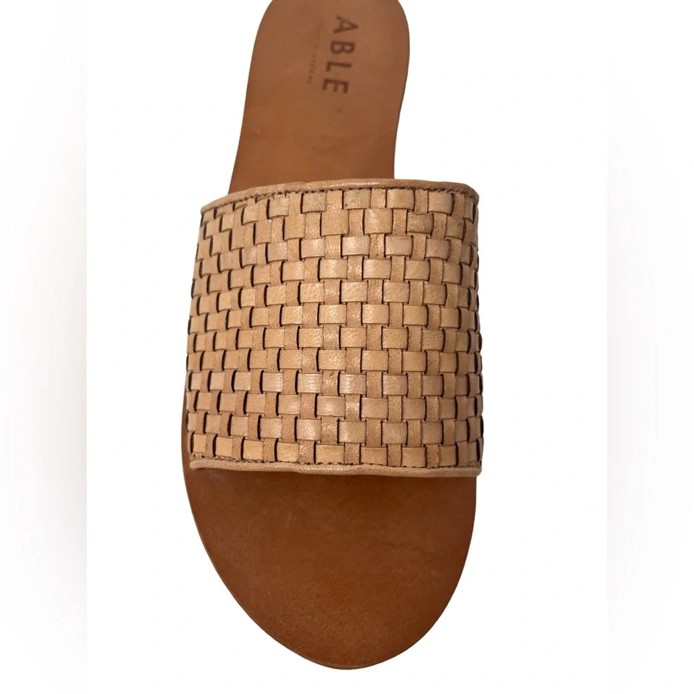 Able‎ local + global oliveira woven sandal size 9.5